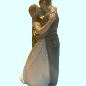 Llardo Nao A Kiss Forever Porcelain Figurine